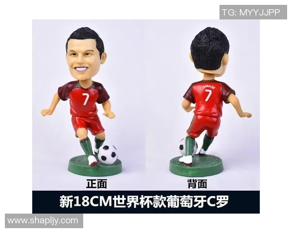 高清足球明星玩偶配饰图片展示让你感受运动魅力与时尚风潮