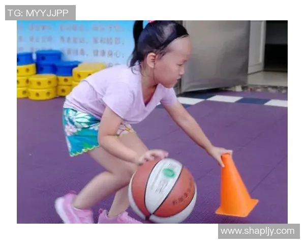 篮球明星的女儿展现天赋与热情在球场上挥洒青春梦想